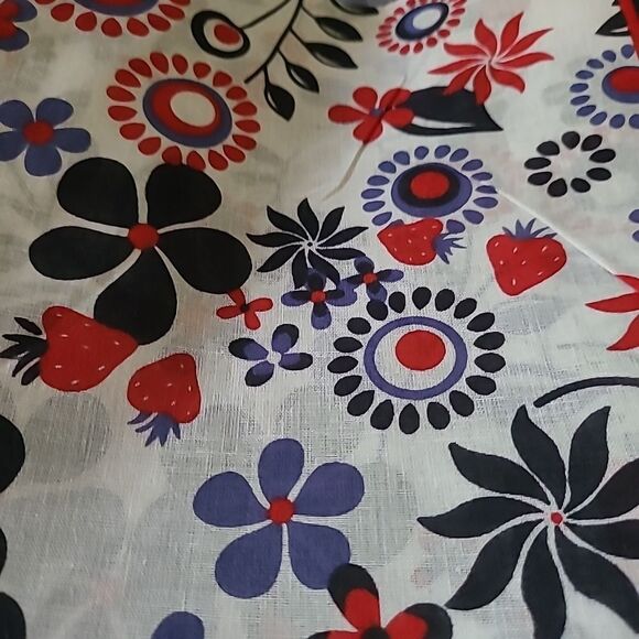 Floral/Strawberries Bandana - Picture 1 of 3